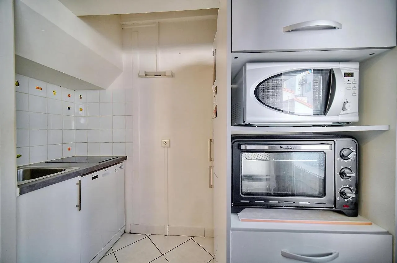 2 Pieces Moderne Centre Ville A1B237 Cannes France