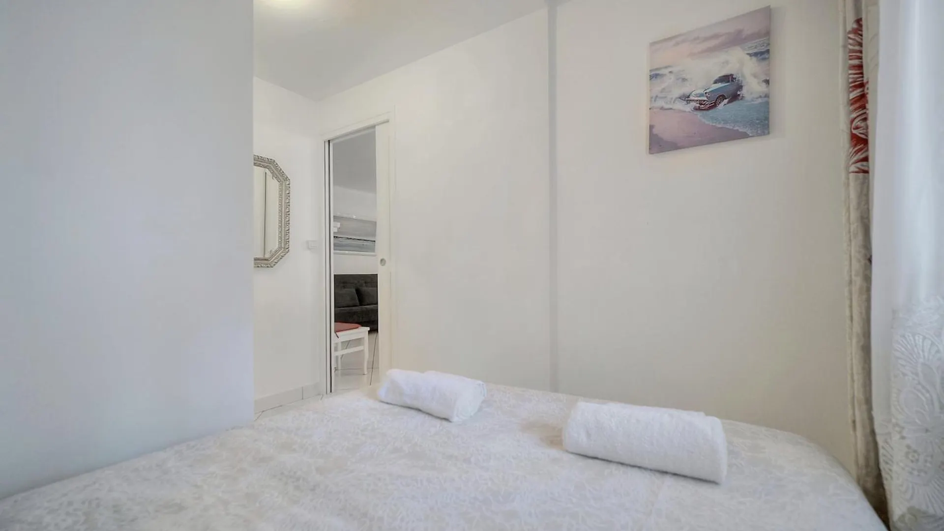 2 Pieces Moderne Centre Ville A1B237 Cannes 0*,  France