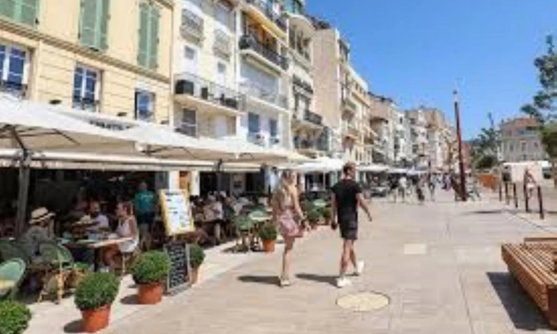 2 Pieces Moderne Centre Ville A1B237 Cannes France