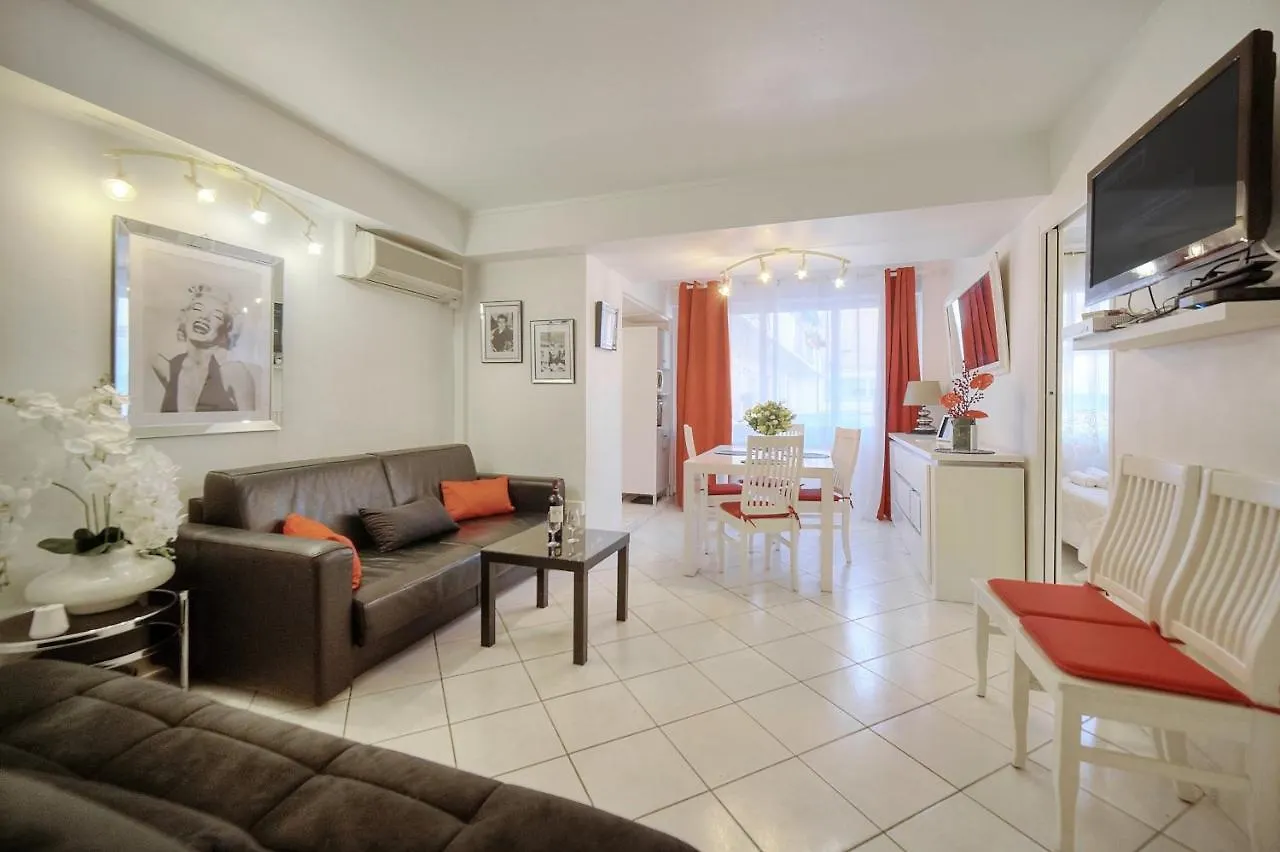 2 Pieces Moderne Centre Ville A1B237 Cannes Apartmán