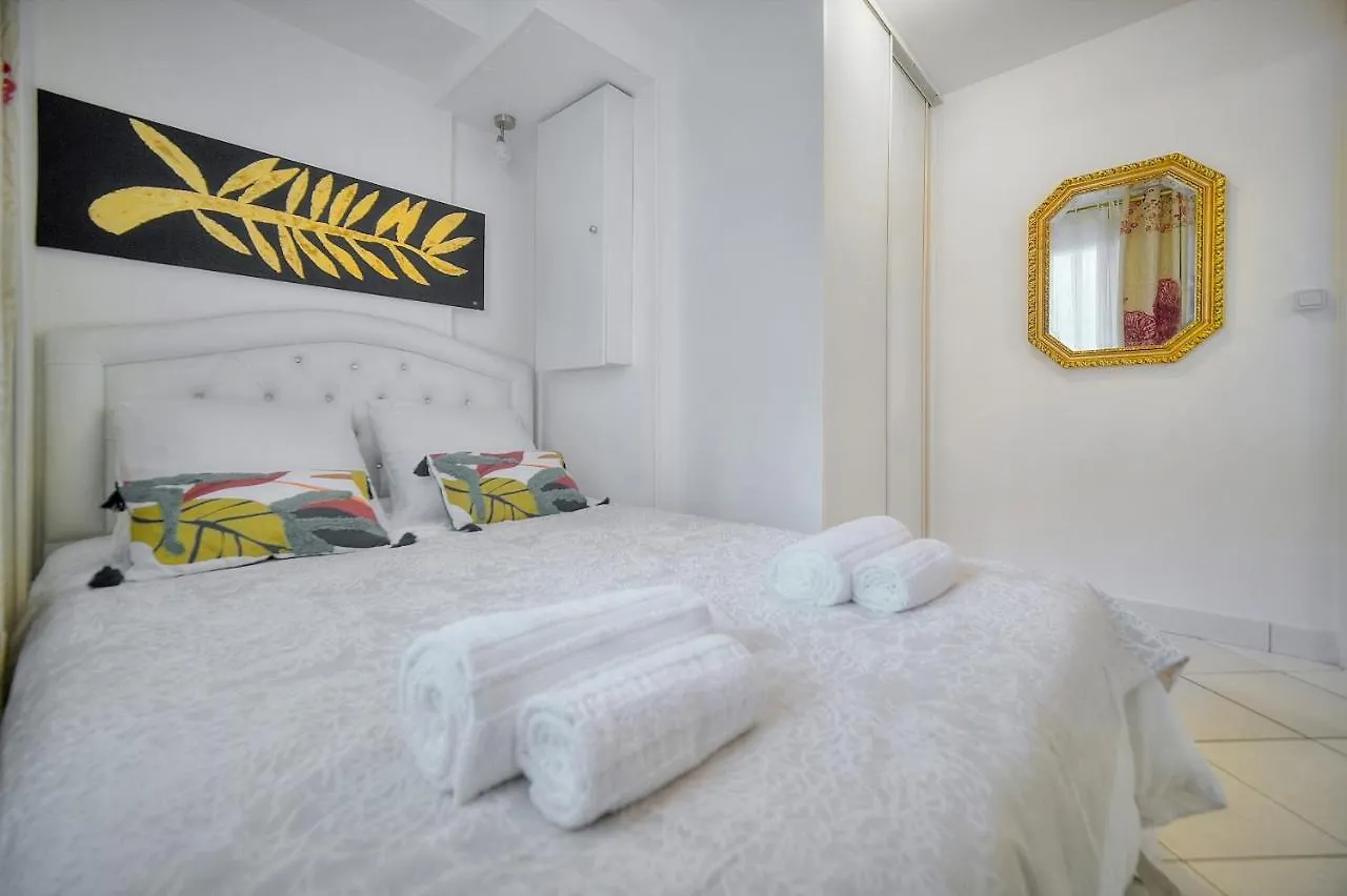 2 Pieces Moderne Centre Ville A1B237 Cannes