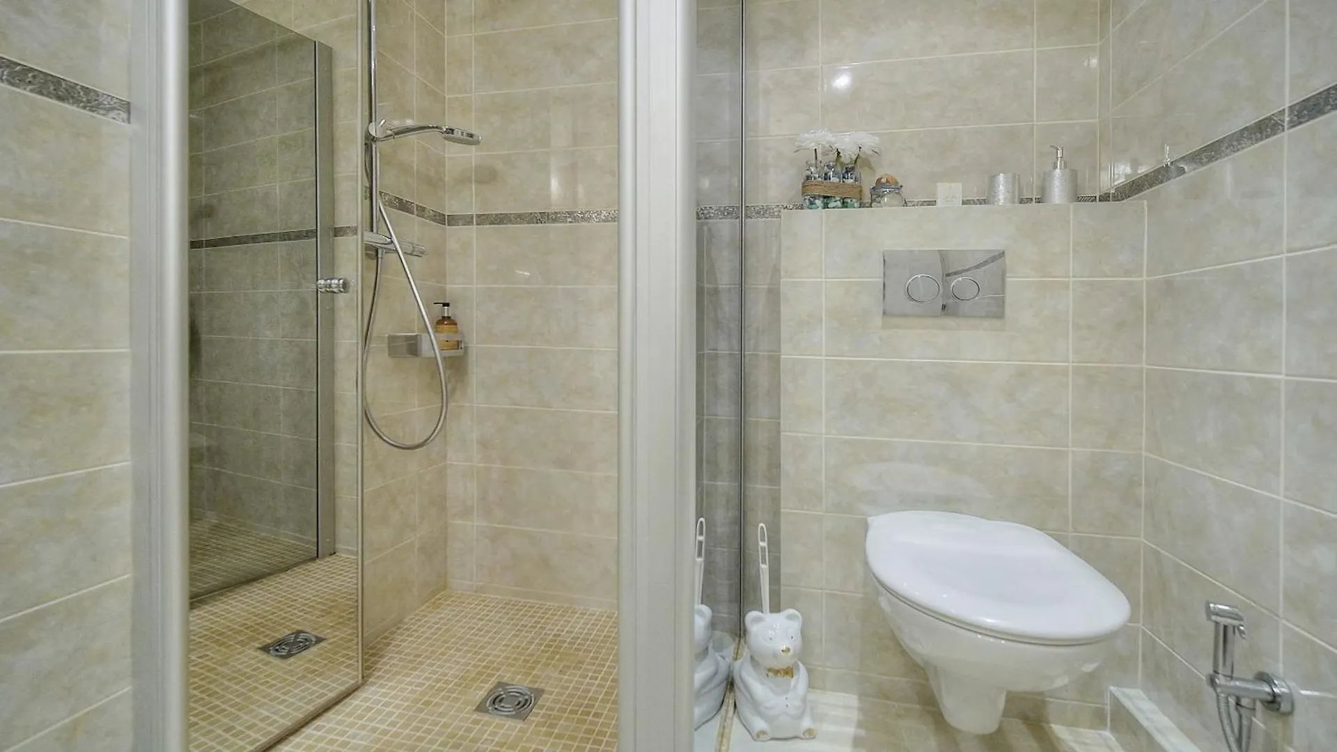 2 Pieces Moderne Centre Ville A1B237 Cannes Apartmán